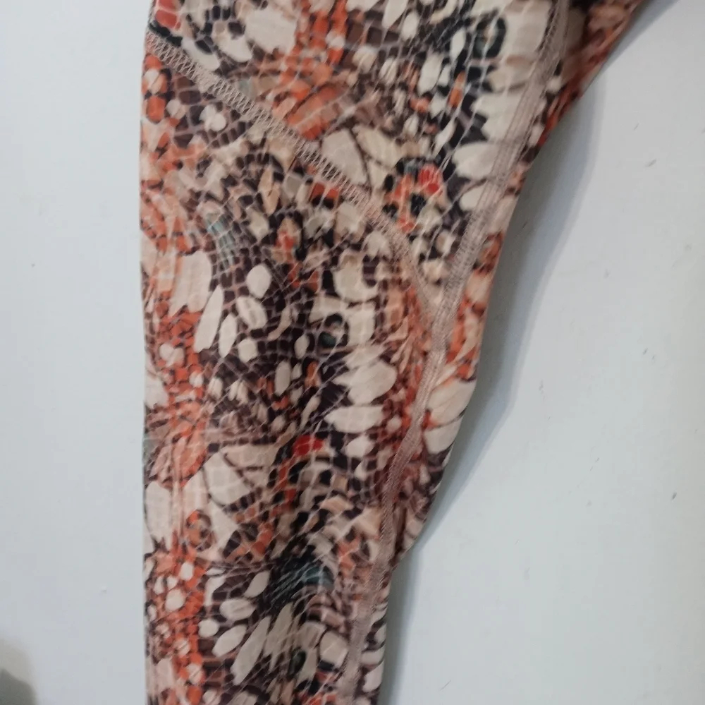 Evolution and Creation Beige Snakeskin print Athletic Workout Leggings w pockets